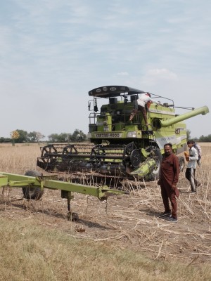 Combine Harvester for Wheat Apr 2024